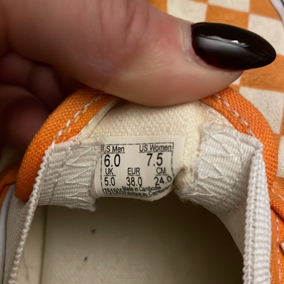 Orange checkered vans size 6 men’s and 7.5 women’s - Picture 2 of 2